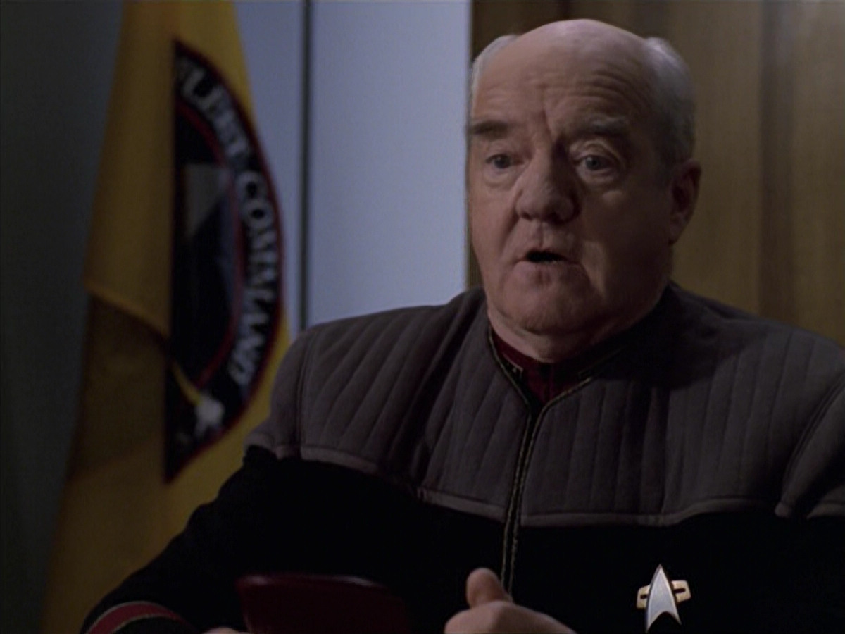 extant_StarTrek_VOY_6x10-Pathfinder_02158.jpg