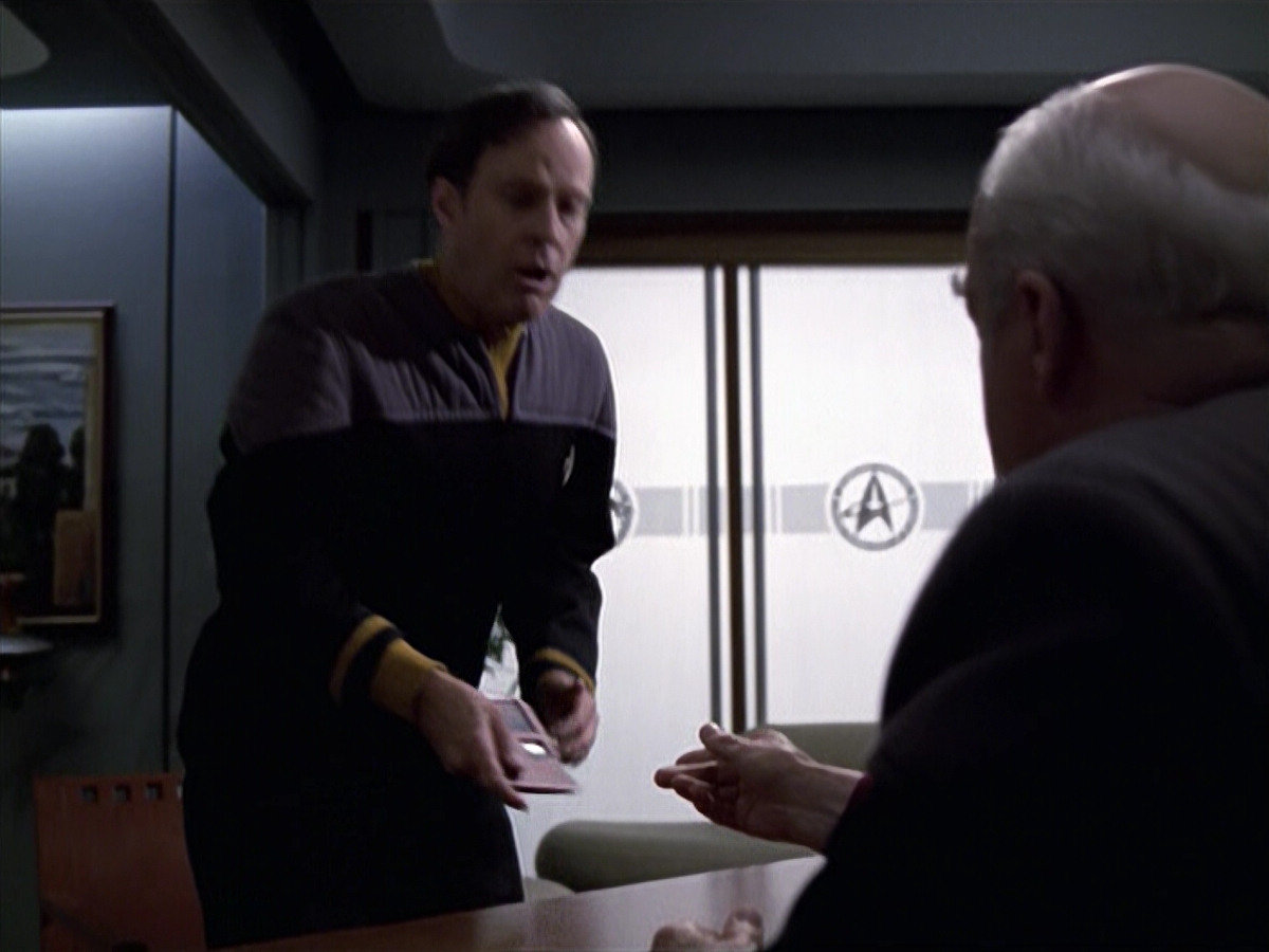 extant_StarTrek_VOY_6x10-Pathfinder_02163.jpg