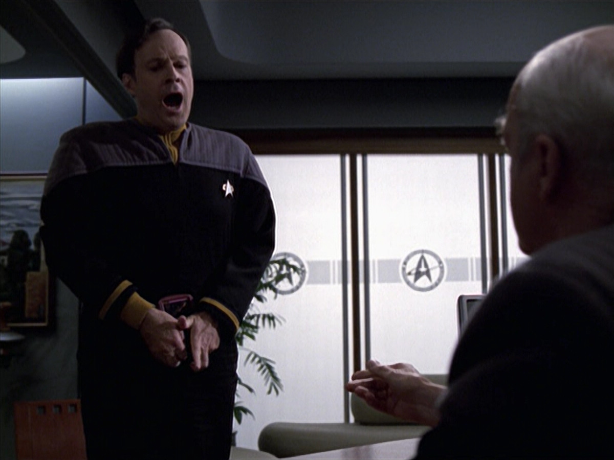 extant_StarTrek_VOY_6x10-Pathfinder_02164.jpg