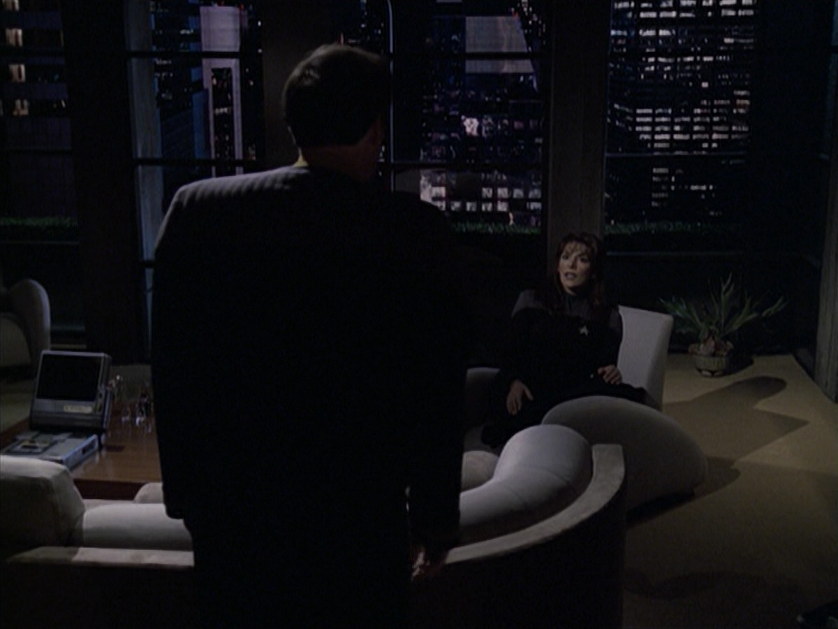 extant_StarTrek_VOY_6x10-Pathfinder_02238.jpg