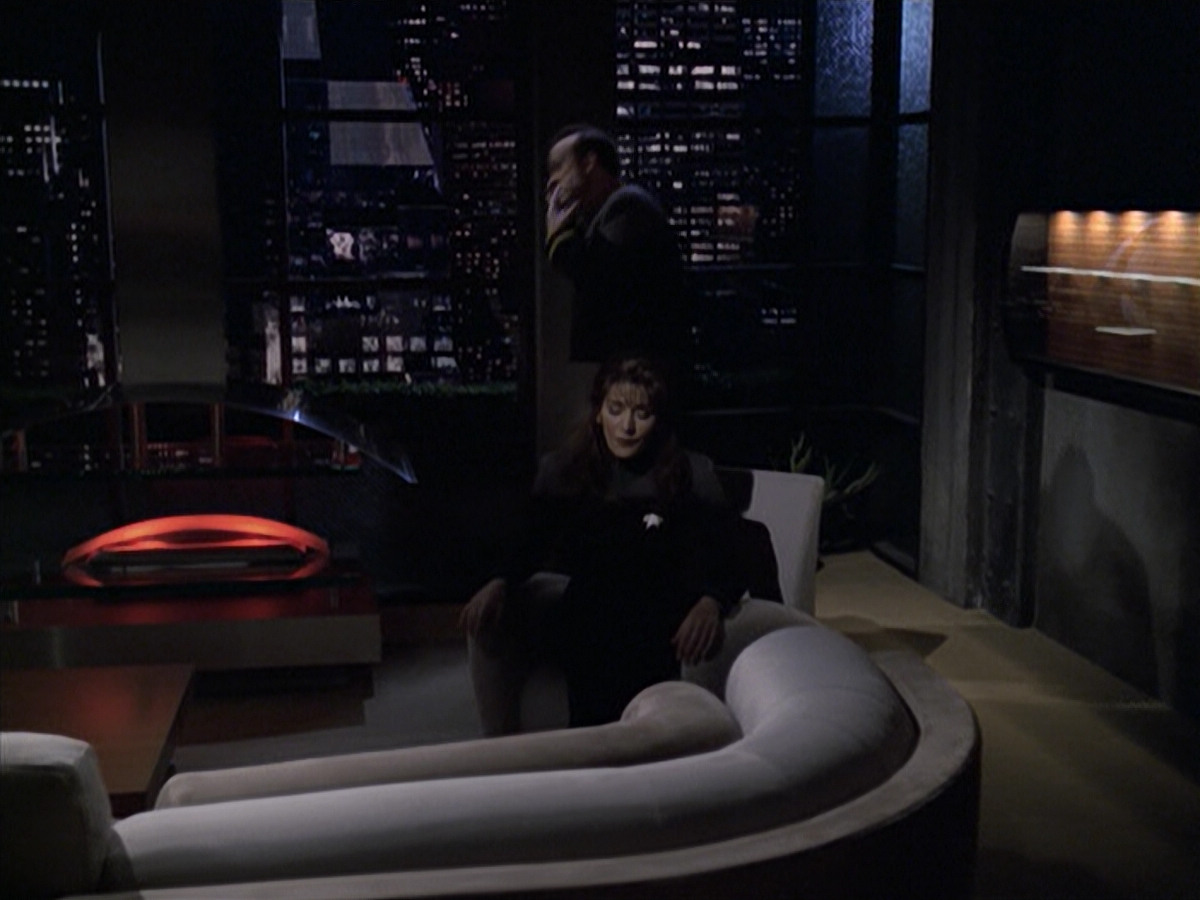 extant_StarTrek_VOY_6x10-Pathfinder_02296.jpg