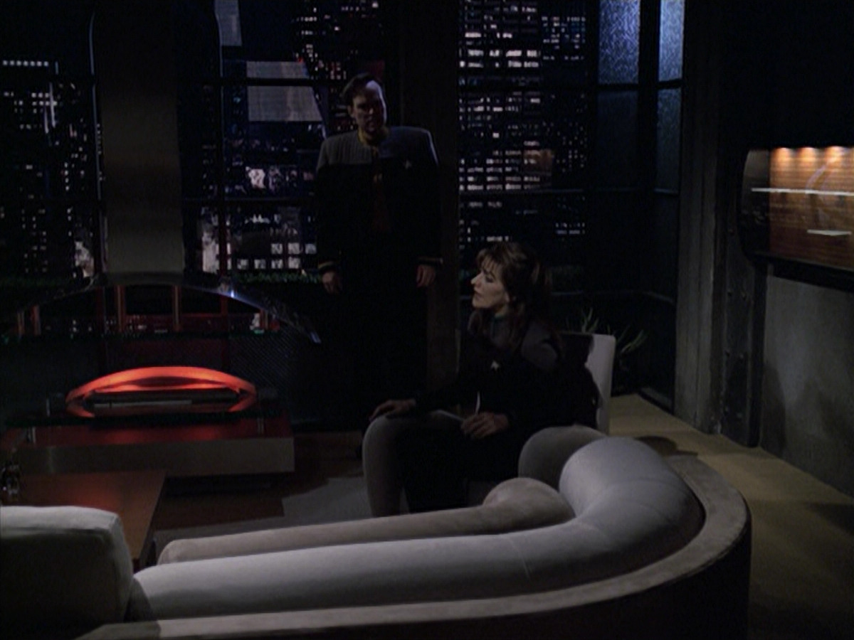 extant_StarTrek_VOY_6x10-Pathfinder_02300.jpg