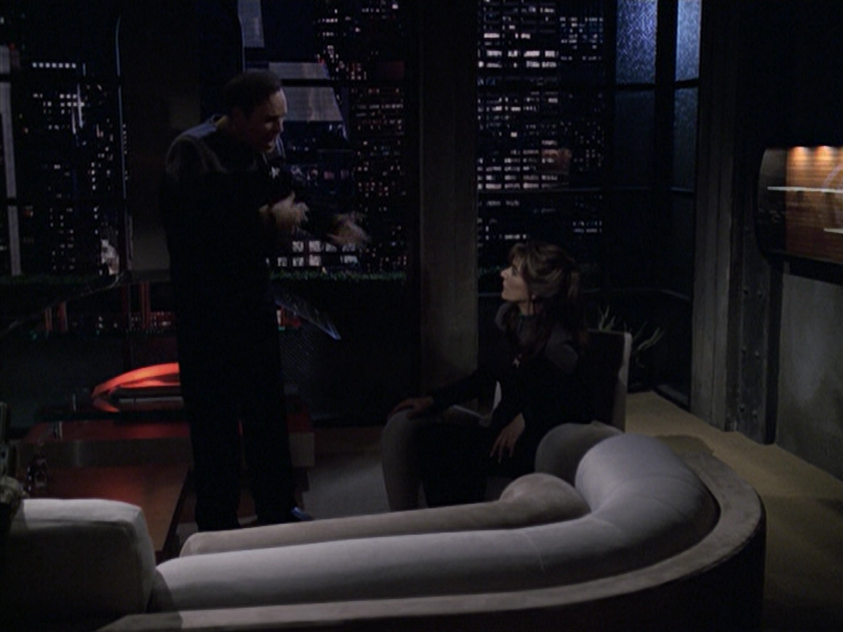 extant_StarTrek_VOY_6x10-Pathfinder_02310.jpg