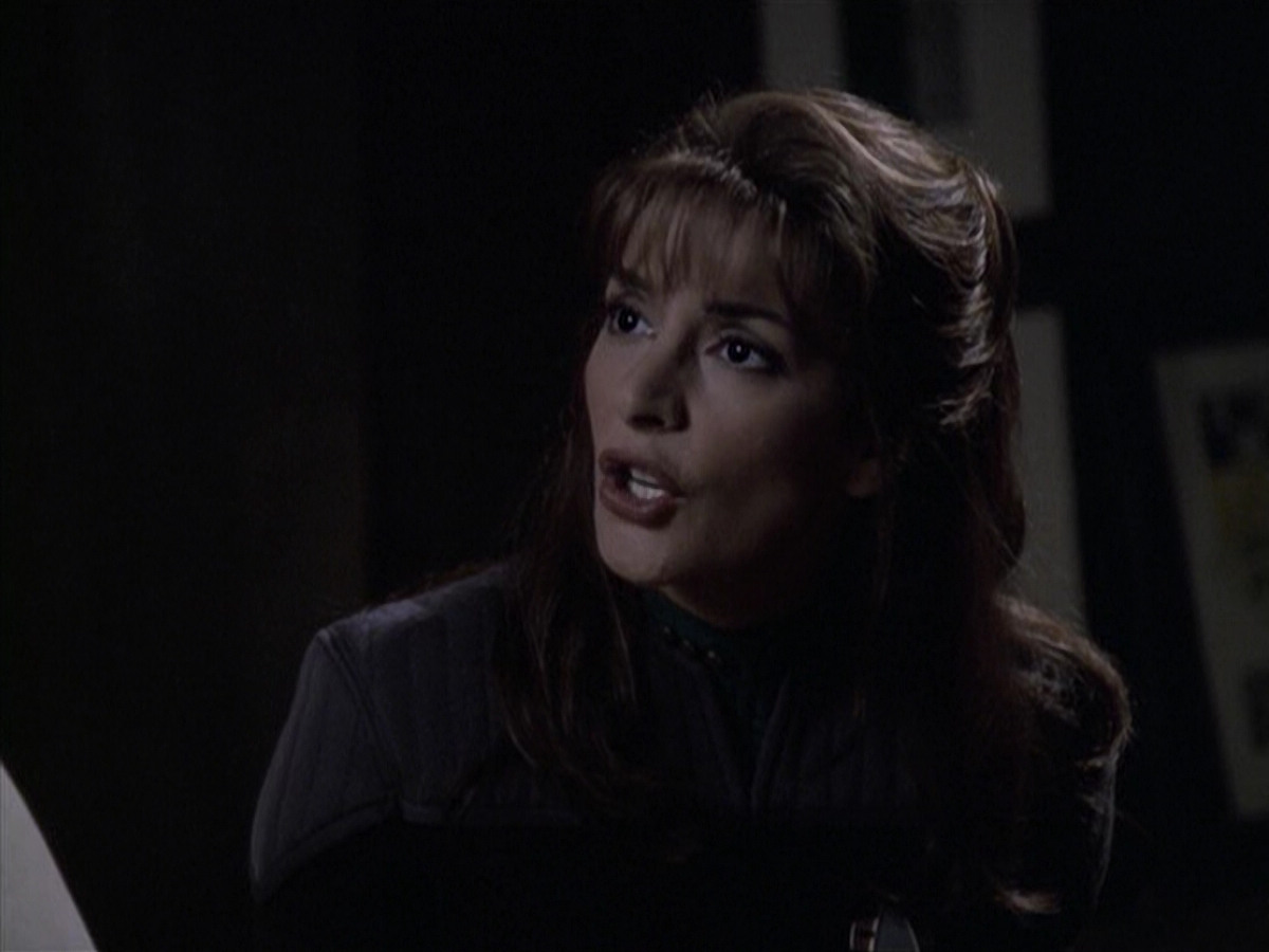 extant_StarTrek_VOY_6x10-Pathfinder_02328.jpg