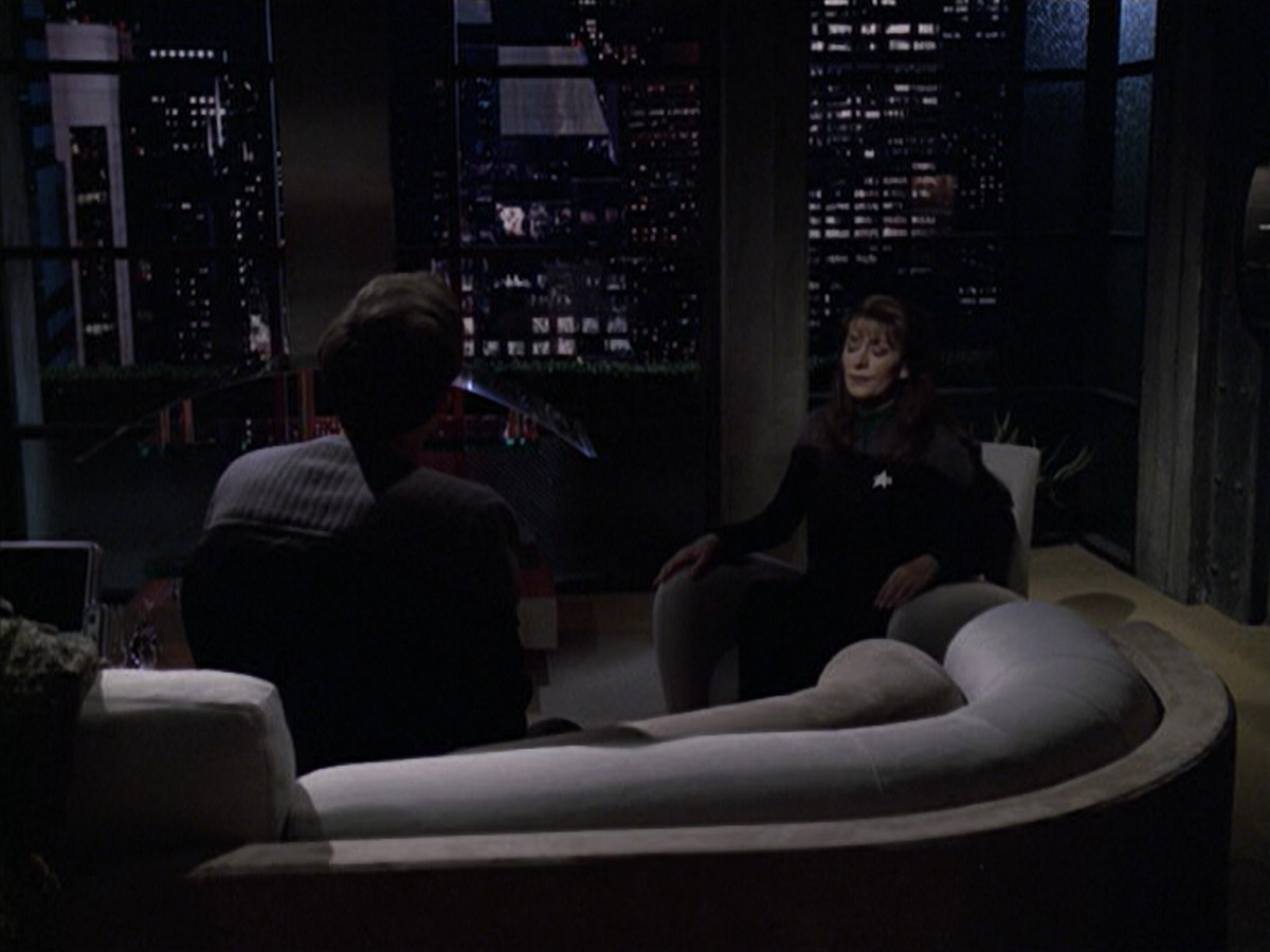 extant_StarTrek_VOY_6x10-Pathfinder_02354.jpg