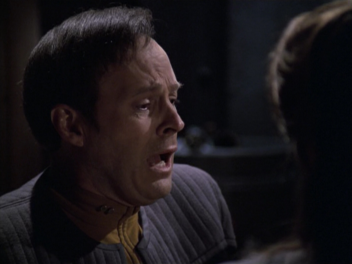 extant_StarTrek_VOY_6x10-Pathfinder_02401.jpg