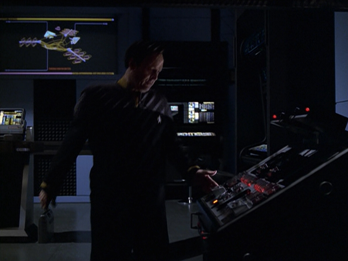 extant_StarTrek_VOY_6x10-Pathfinder_02636.jpg