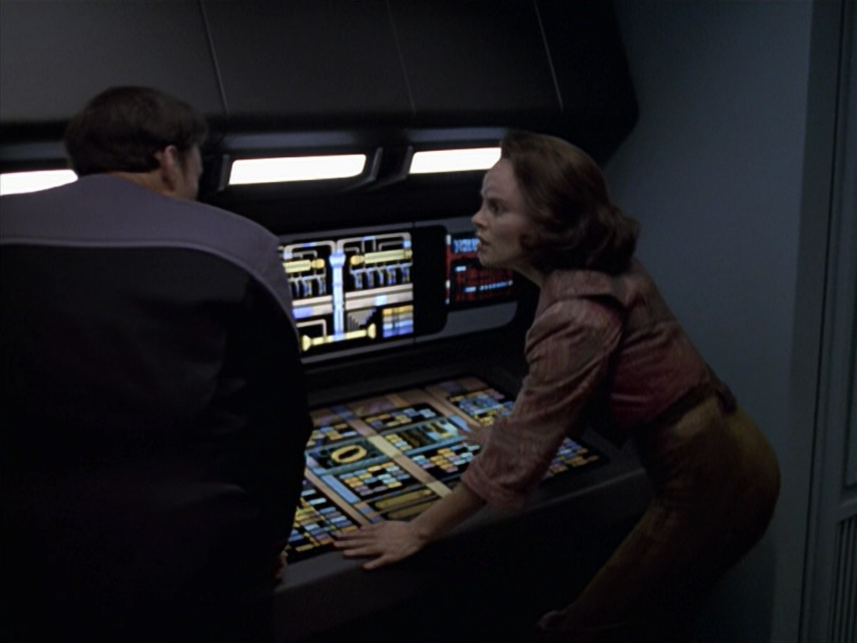 extant_StarTrek_VOY_6x10-Pathfinder_02894.jpg