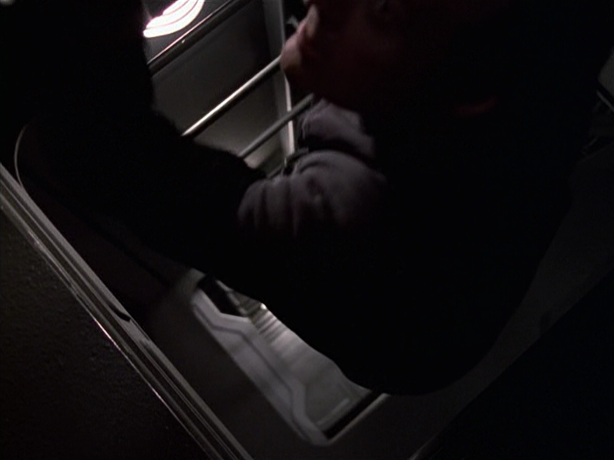 extant_StarTrek_VOY_6x10-Pathfinder_02928.jpg
