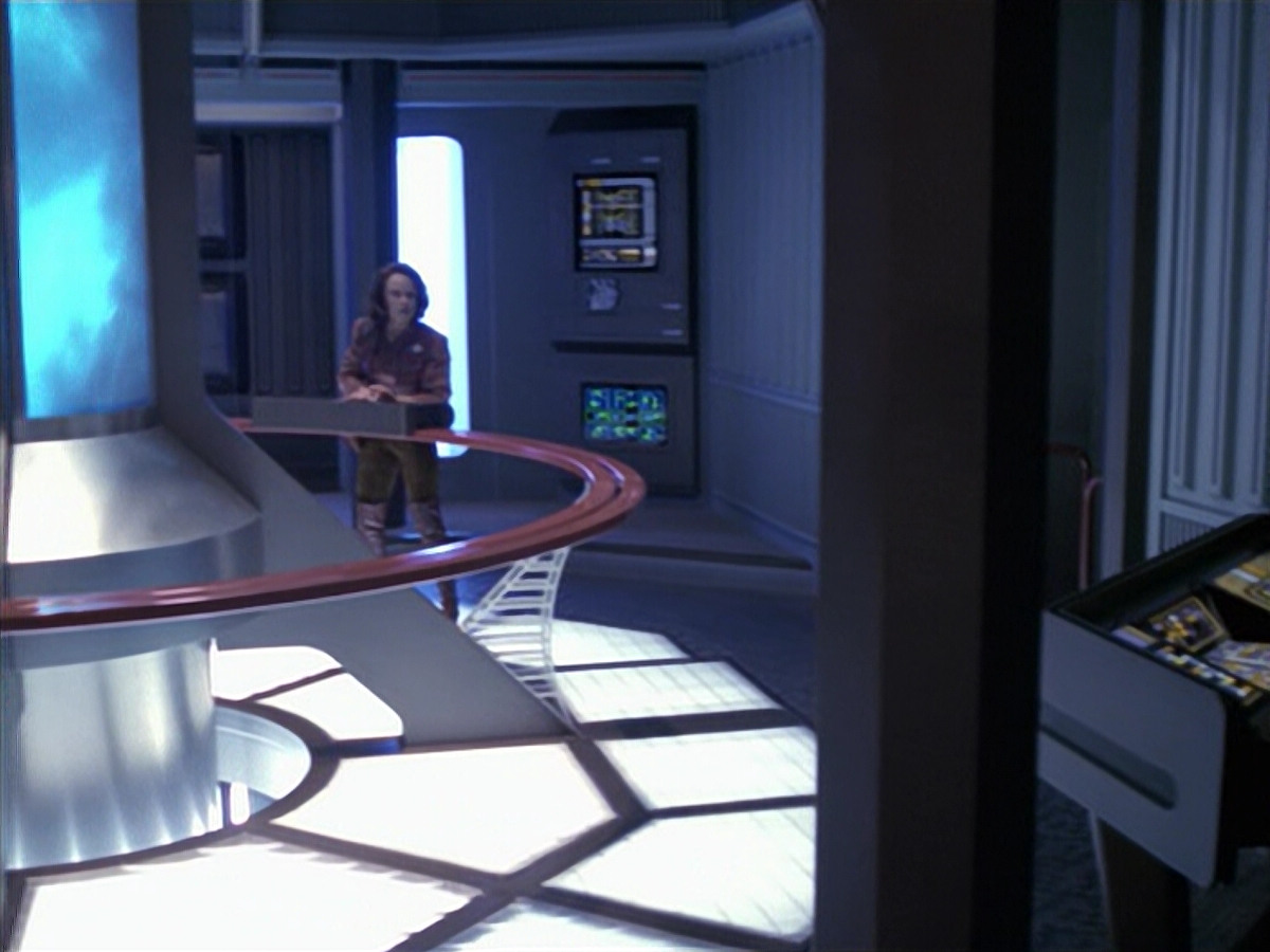 extant_StarTrek_VOY_6x10-Pathfinder_02959.jpg