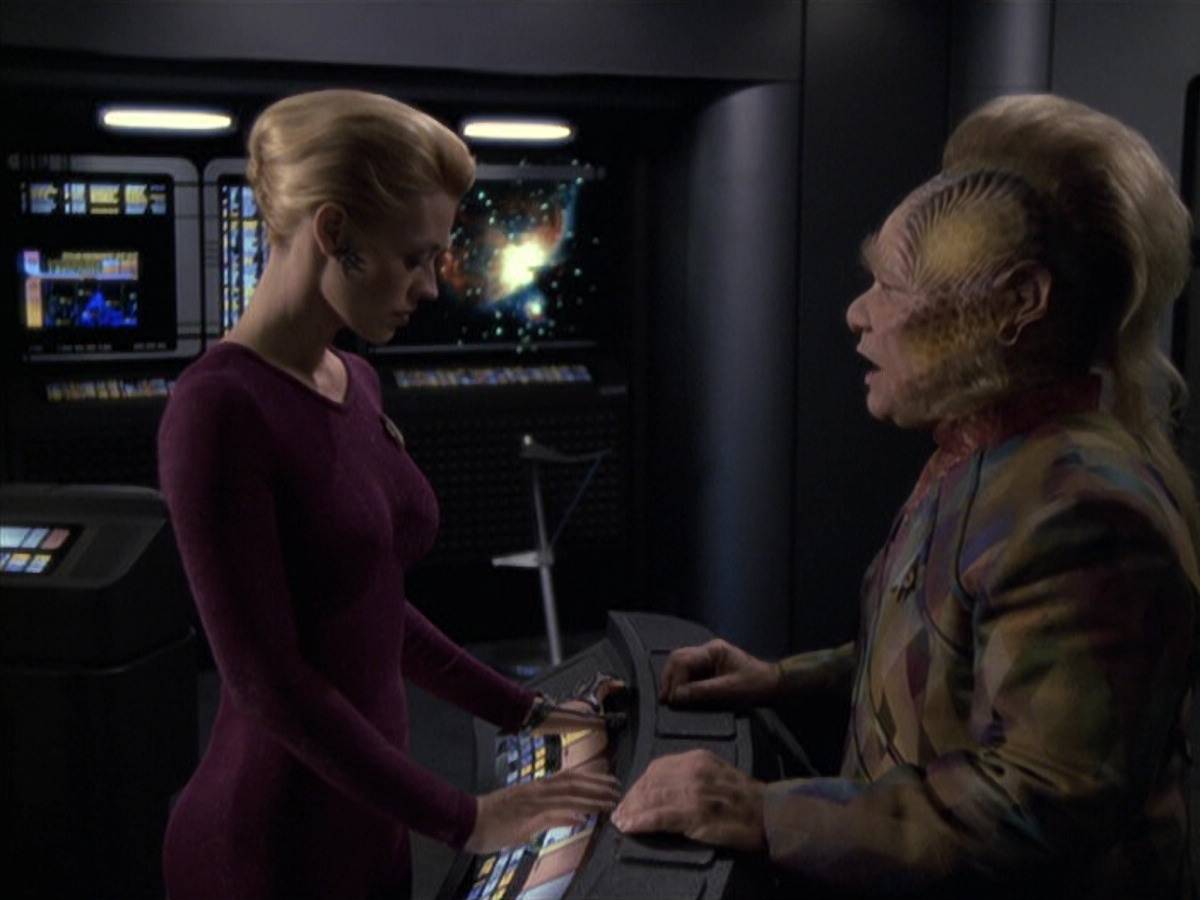 extant_StarTrek_VOY_6x10-Pathfinder_03123.jpg