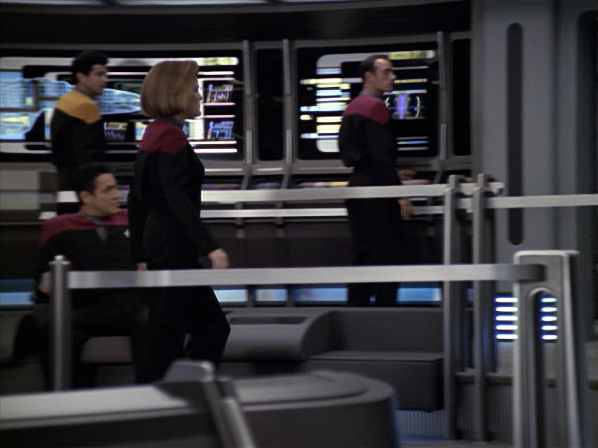 extant_StarTrek_VOY_6x10-Pathfinder_03198.jpg
