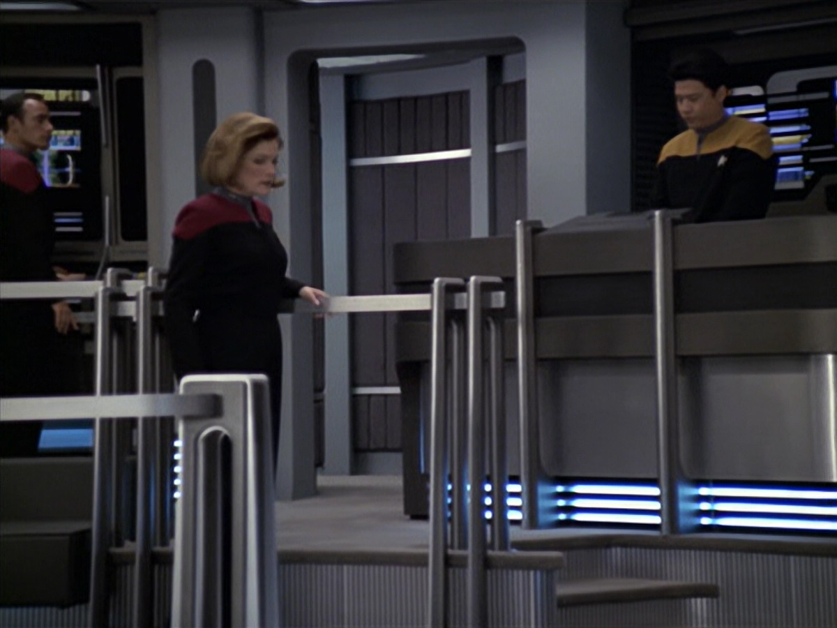 extant_StarTrek_VOY_6x10-Pathfinder_03201.jpg
