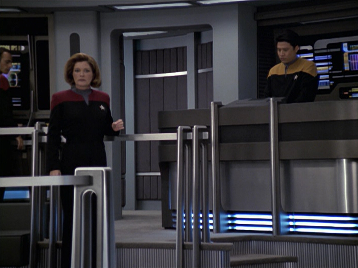 extant_StarTrek_VOY_6x10-Pathfinder_03222.jpg