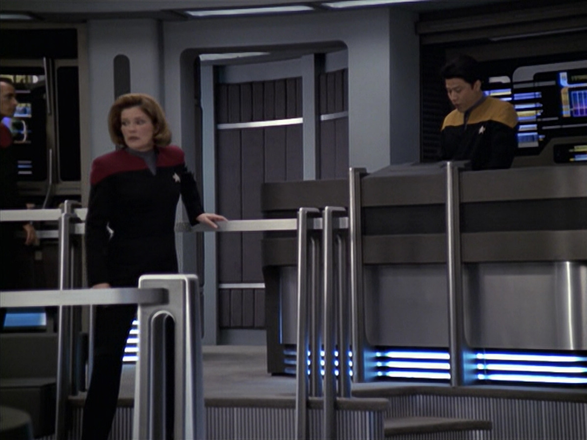 extant_StarTrek_VOY_6x10-Pathfinder_03226.jpg