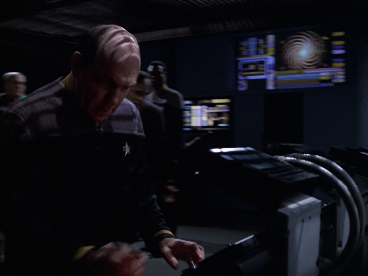 extant_StarTrek_VOY_6x10-Pathfinder_03324.jpg