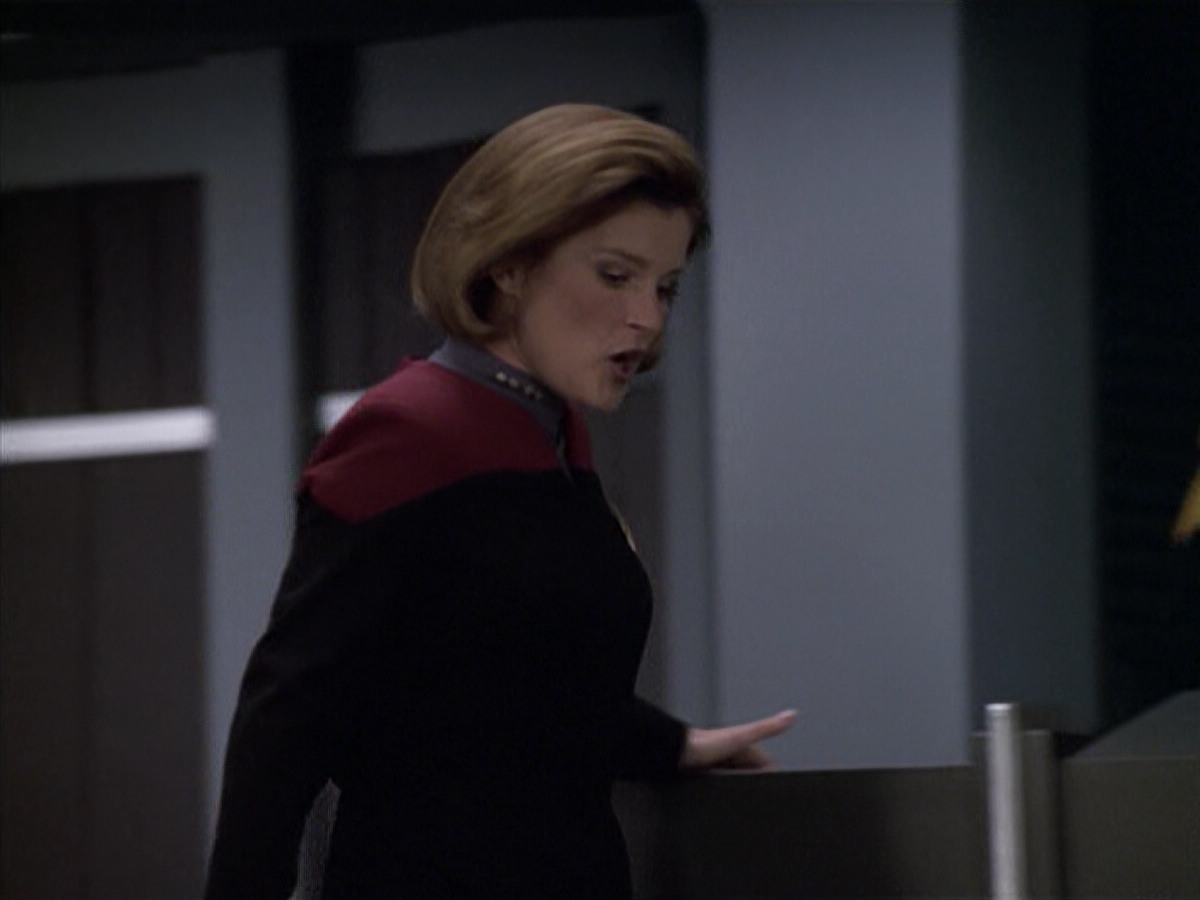 extant_StarTrek_VOY_6x10-Pathfinder_03369.jpg