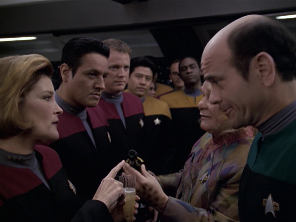 extant_StarTrek_VOY_6x10-Pathfinder_03520.jpg