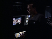 extant_StarTrek_VOY_6x10-Pathfinder_00900.jpg