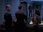 Filename=extant_StarTrek_VOY_6x10-Pathfinder_01765.jpg
Filesize=177KiB
Dimensions=1200x900
Date added=Dec 28, 2019 extant_StarTrek_VOY_6x10-Pathfinder_01765.jpg