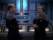 Filename=extant_StarTrek_VOY_6x10-Pathfinder_01790.jpg
Filesize=195KiB
Dimensions=1200x900
Date added=Dec 28, 2019 extant_StarTrek_VOY_6x10-Pathfinder_01790.jpg