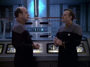 Filename=extant_StarTrek_VOY_6x10-Pathfinder_01791.jpg
Filesize=195KiB
Dimensions=1200x900
Date added=Dec 28, 2019 extant_StarTrek_VOY_6x10-Pathfinder_01791.jpg