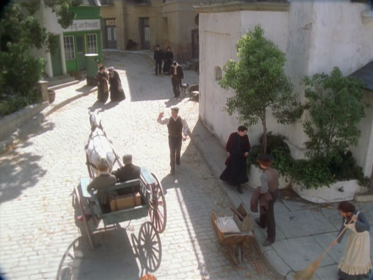 extant_StarTrek_VOY_6x11-FairHaven_00039.jpg