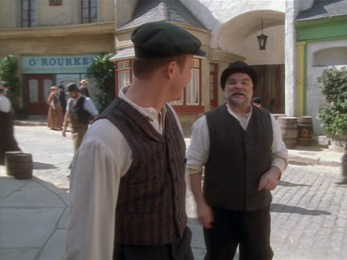 extant_StarTrek_VOY_6x11-FairHaven_00053.jpg