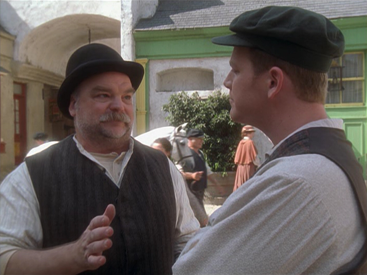 extant_StarTrek_VOY_6x11-FairHaven_00068.jpg