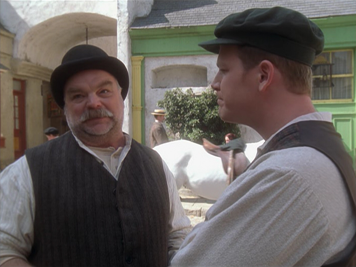 extant_StarTrek_VOY_6x11-FairHaven_00070.jpg
