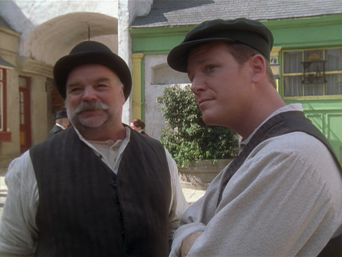 extant_StarTrek_VOY_6x11-FairHaven_00073.jpg