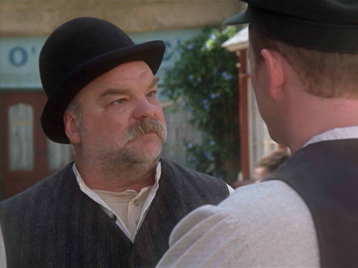 extant_StarTrek_VOY_6x11-FairHaven_00084.jpg