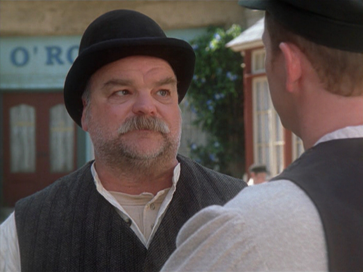 extant_StarTrek_VOY_6x11-FairHaven_00087.jpg