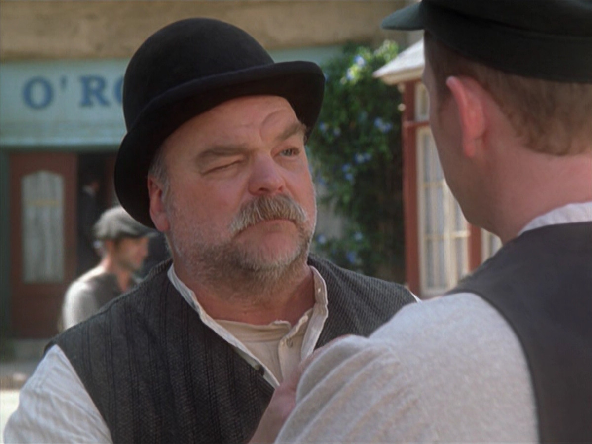 extant_StarTrek_VOY_6x11-FairHaven_00095.jpg