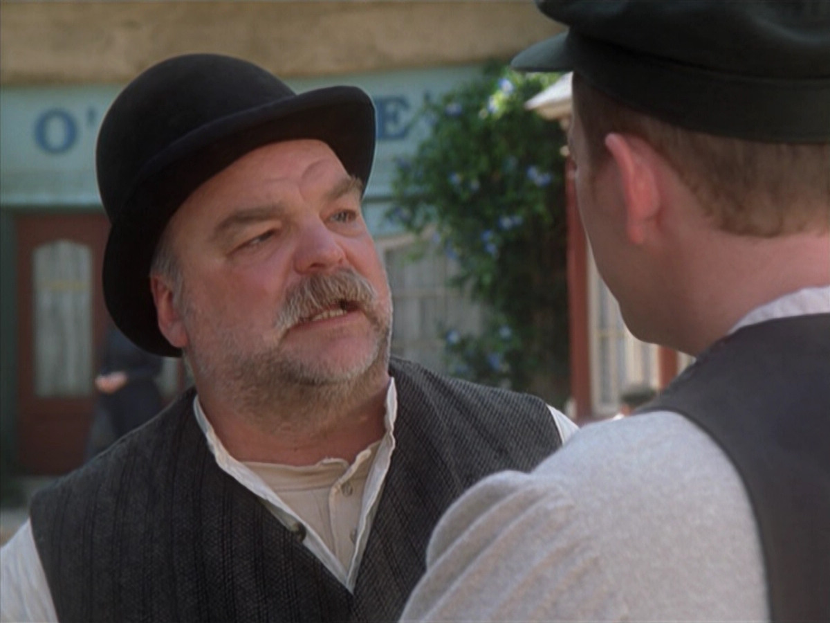 extant_StarTrek_VOY_6x11-FairHaven_00102.jpg