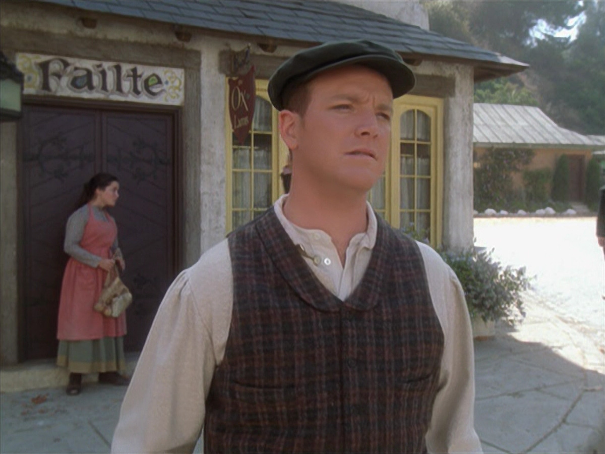 extant_StarTrek_VOY_6x11-FairHaven_00133.jpg