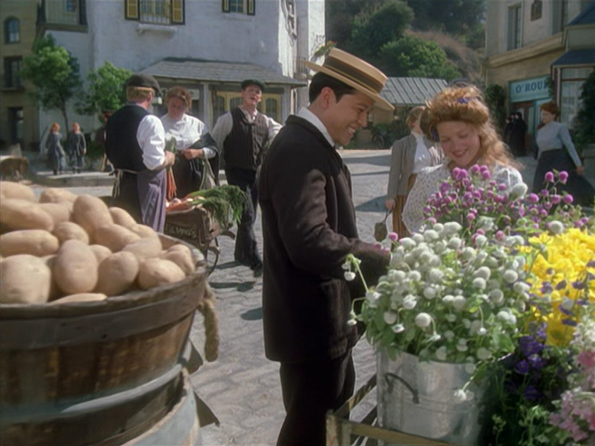 extant_StarTrek_VOY_6x11-FairHaven_00136.jpg
