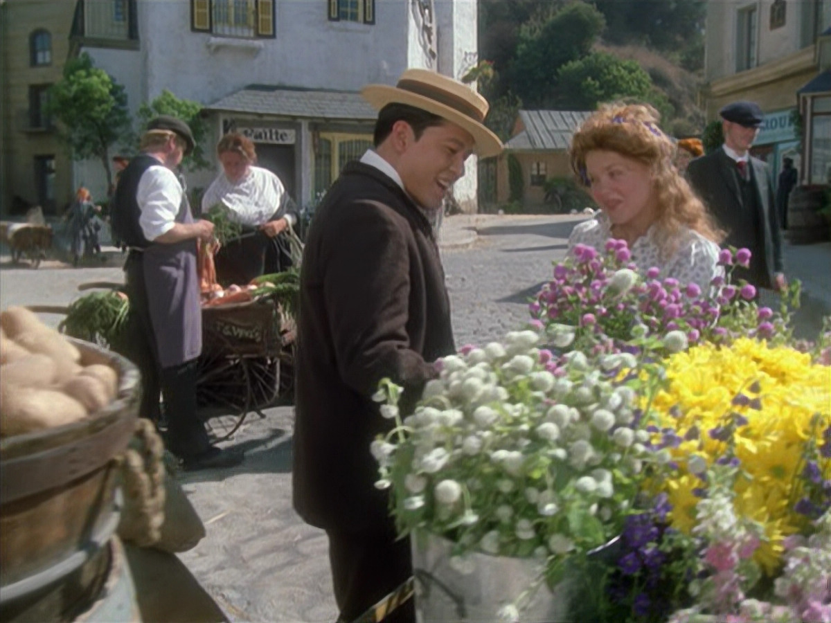 extant_StarTrek_VOY_6x11-FairHaven_00137.jpg