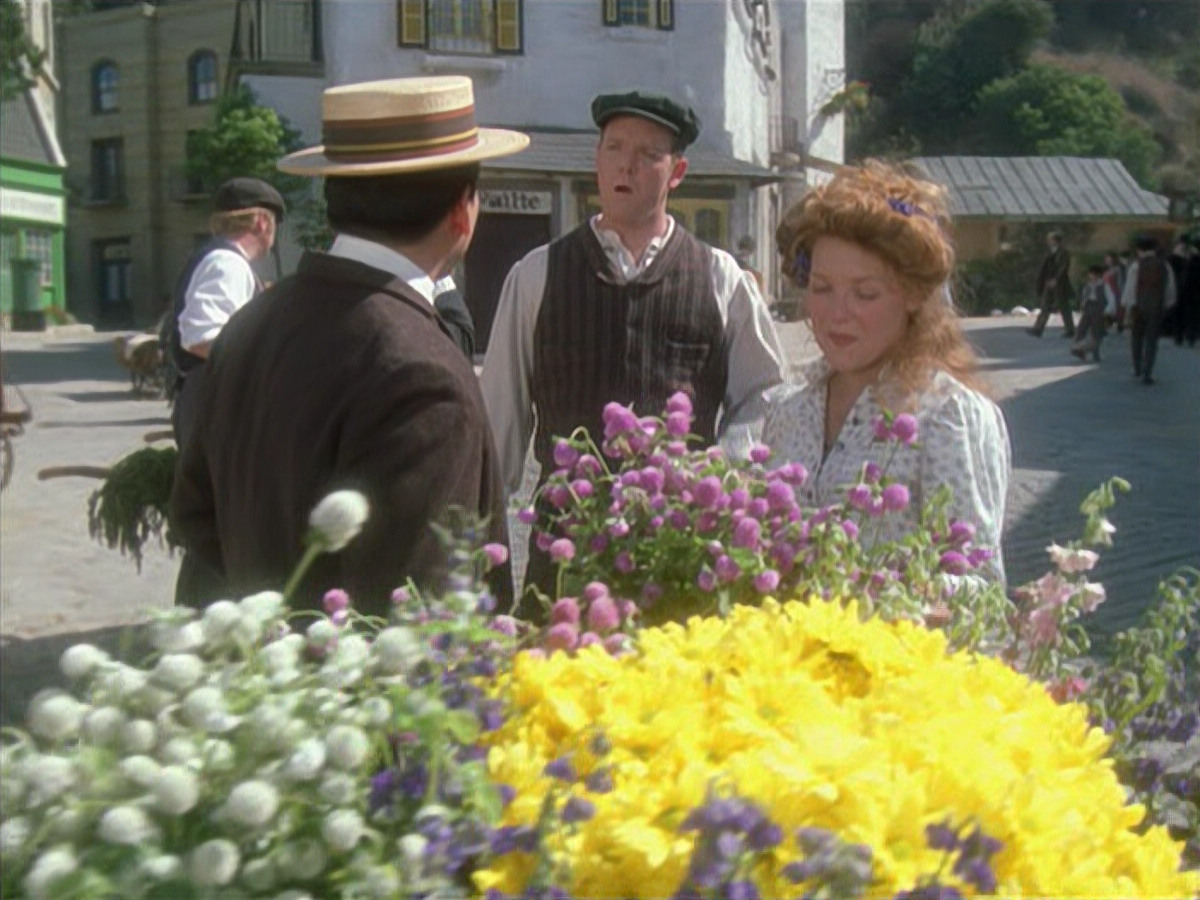 extant_StarTrek_VOY_6x11-FairHaven_00139.jpg