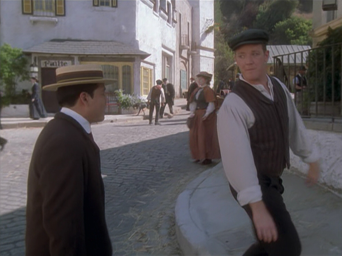 extant_StarTrek_VOY_6x11-FairHaven_00162.jpg