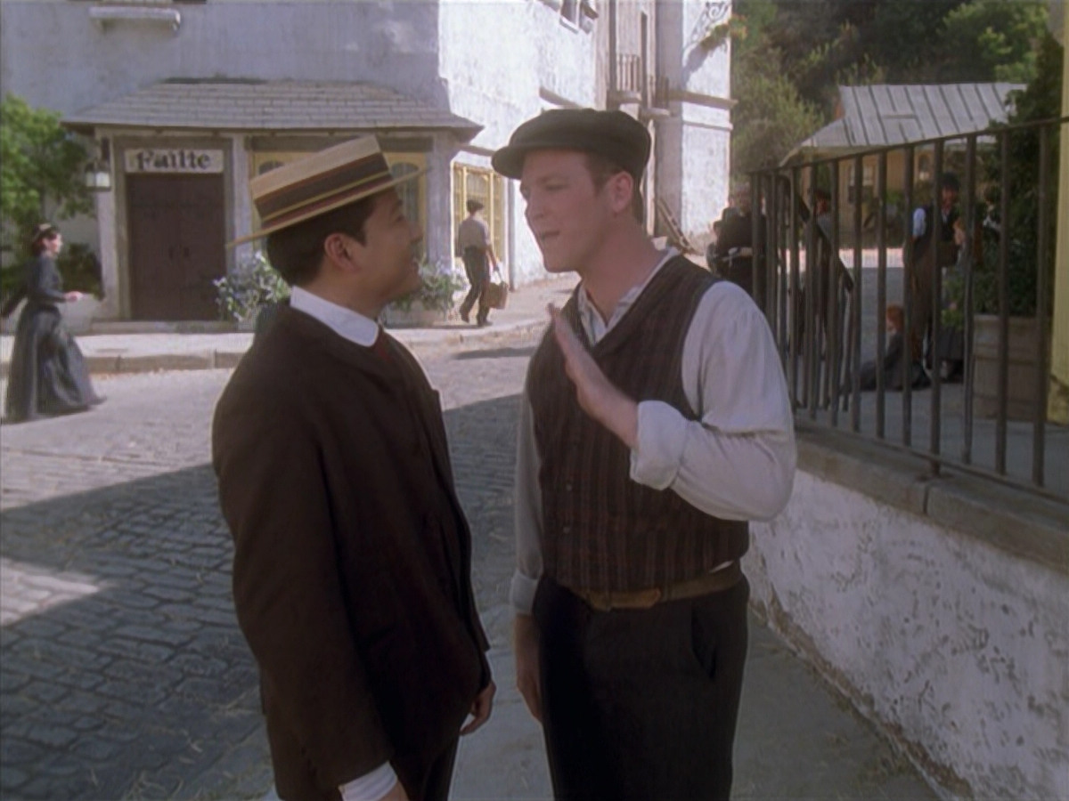extant_StarTrek_VOY_6x11-FairHaven_00187.jpg