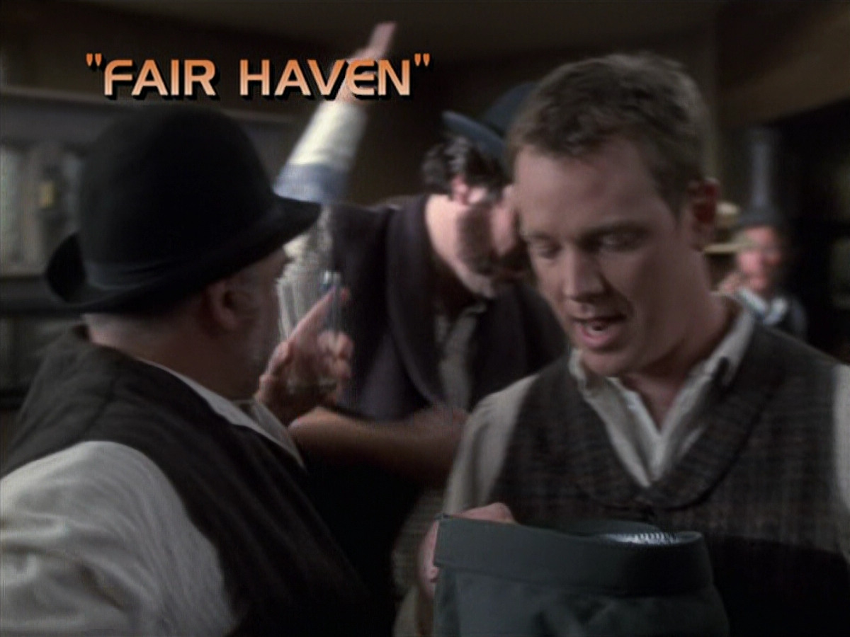 extant_StarTrek_VOY_6x11-FairHaven_00401.jpg