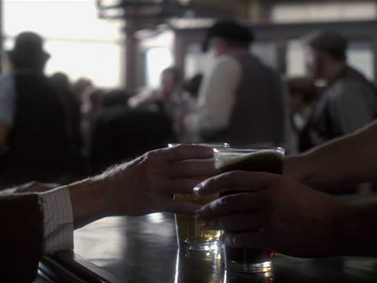 extant_StarTrek_VOY_6x11-FairHaven_00438.jpg