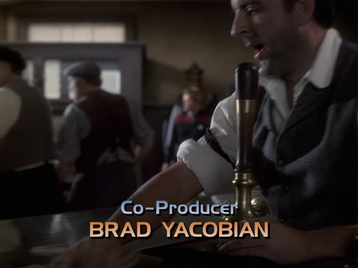 extant_StarTrek_VOY_6x11-FairHaven_00441.jpg