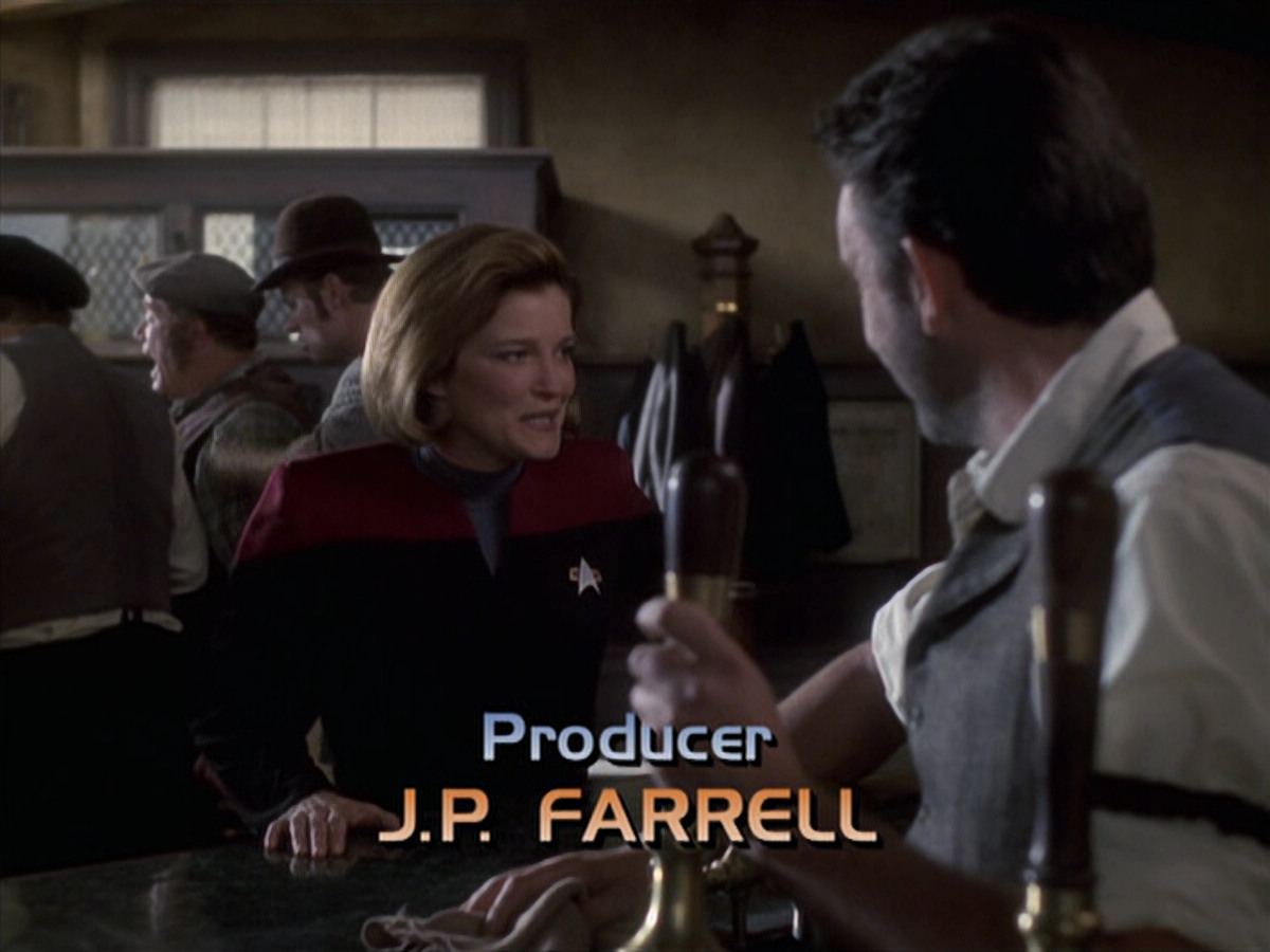 extant_StarTrek_VOY_6x11-FairHaven_00454.jpg