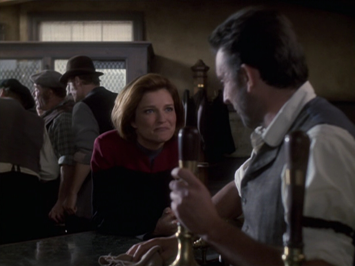 extant_StarTrek_VOY_6x11-FairHaven_00457.jpg