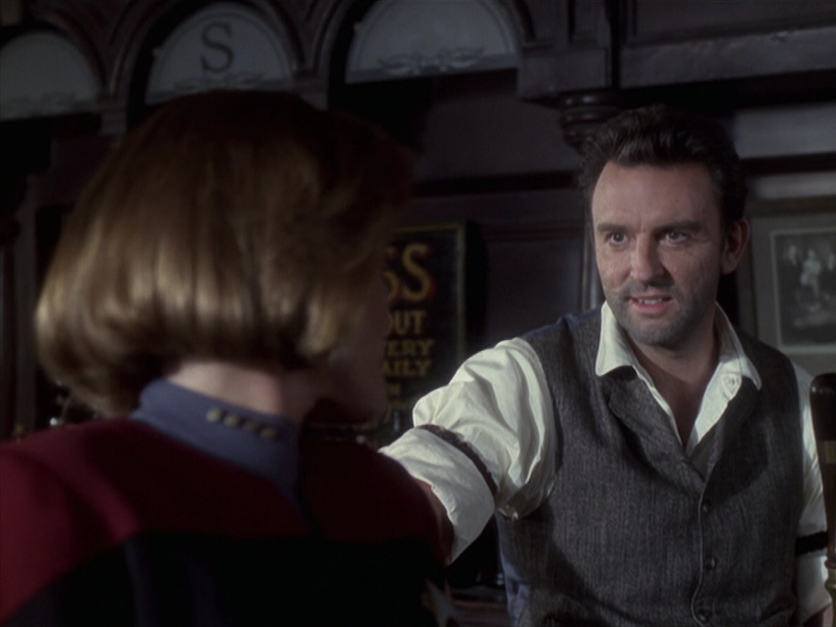 extant_StarTrek_VOY_6x11-FairHaven_00473.jpg