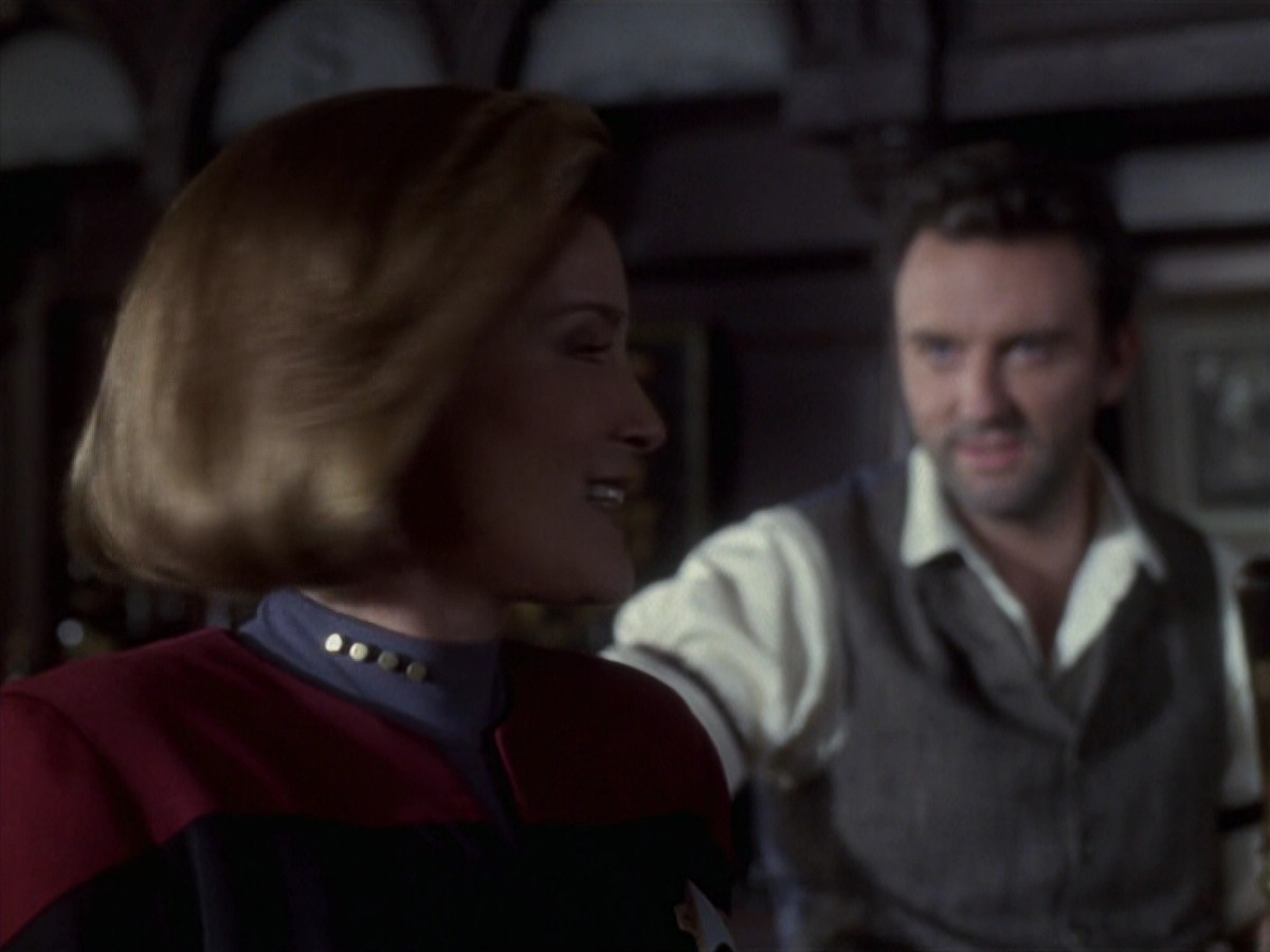 extant_StarTrek_VOY_6x11-FairHaven_00479.jpg