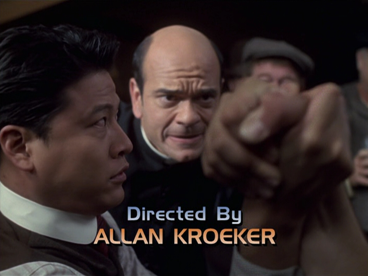 extant_StarTrek_VOY_6x11-FairHaven_00490.jpg