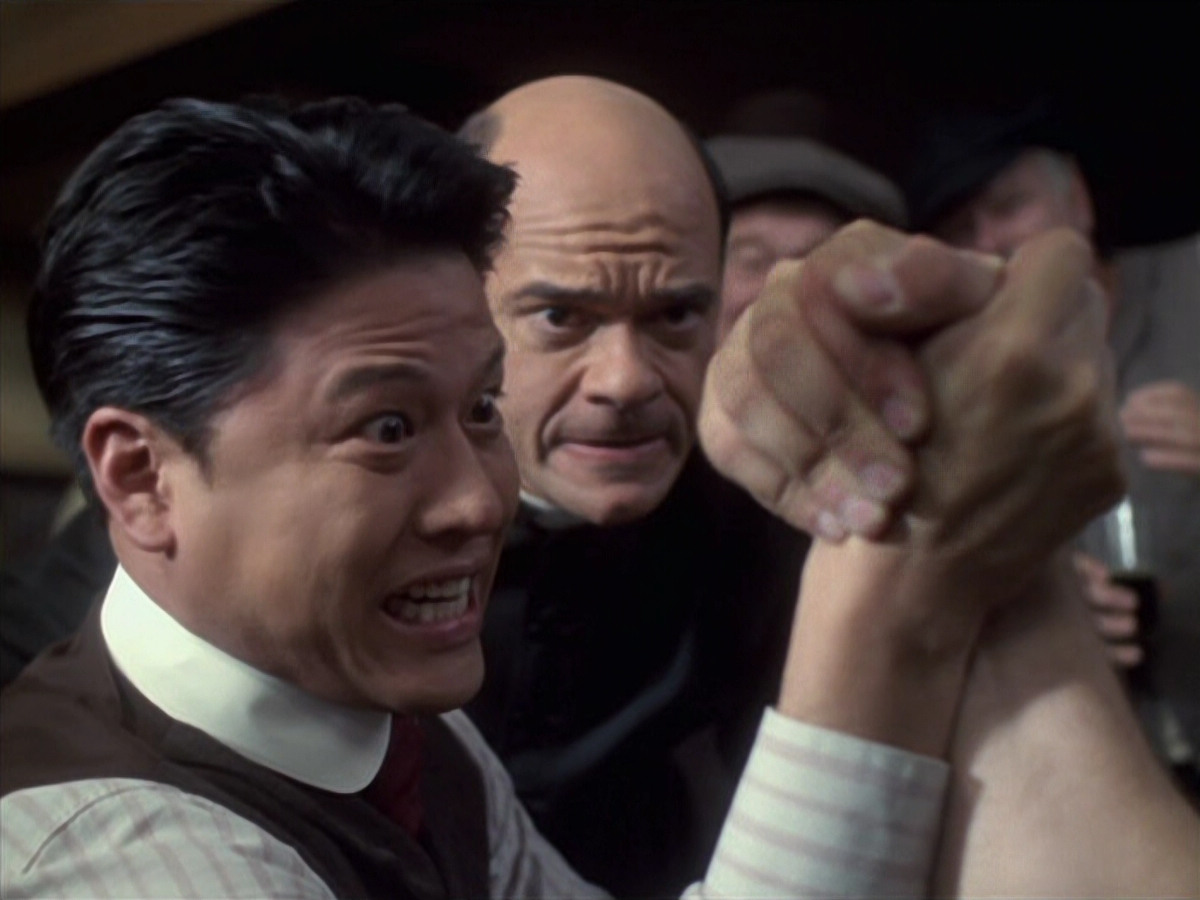 extant_StarTrek_VOY_6x11-FairHaven_00496.jpg
